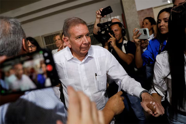 Venezuela opposition leader Gonzalez lands in Spain seeking asylum