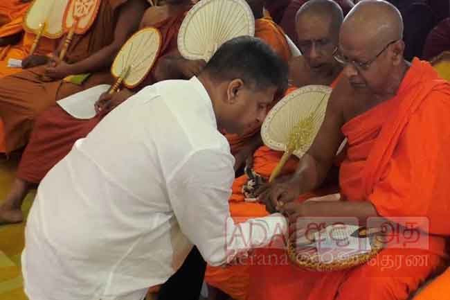 Maha Sangha bestows blessings on Dilith Jayaweera, urges to safeguard the nation