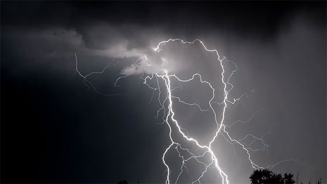 Heavy showers above 100mm expected; Advisory for severe lightning