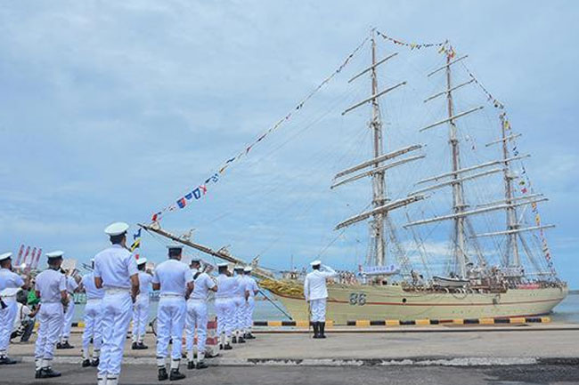 Chinese warship Po Lang docks in Colombo