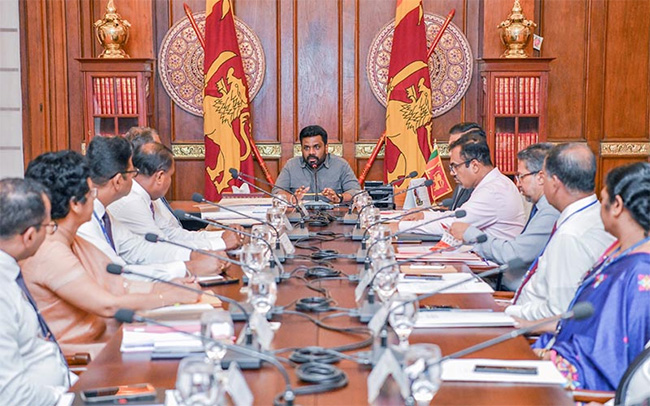 president-discusses-enhancing-revenue-and-efficiency-with-customs-and-ird-officials