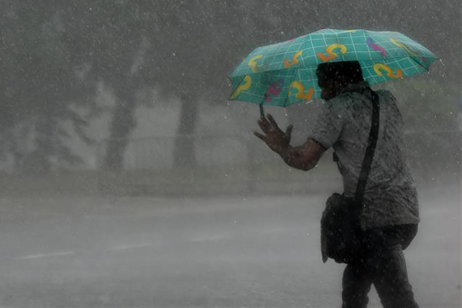 Heavy showers above 100 mm expected today