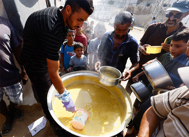 North Gaza hospitals say food, medicines running out as Israel presses offensive