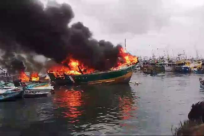 Fire breaks out at Kudawella Fisheries Harbour