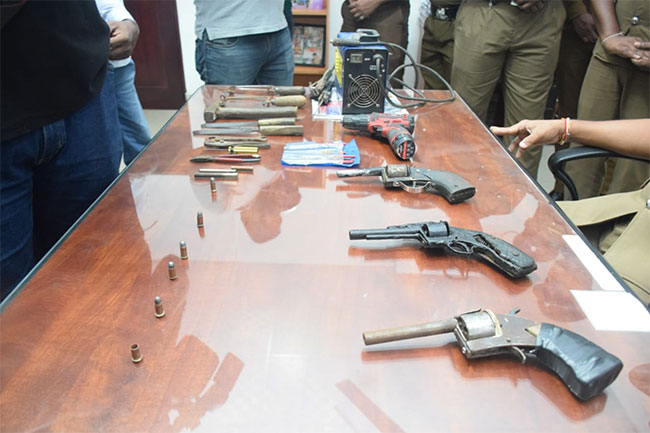 Police raid illegal firearms workshop in Matara; 3 arrested with revolvers