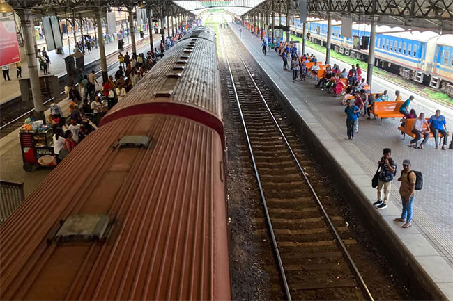 Trains delayed due to derailment between near Maradana station