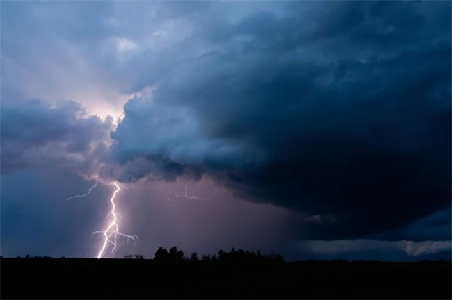 Advisory issued for thundershowers and severe lightning