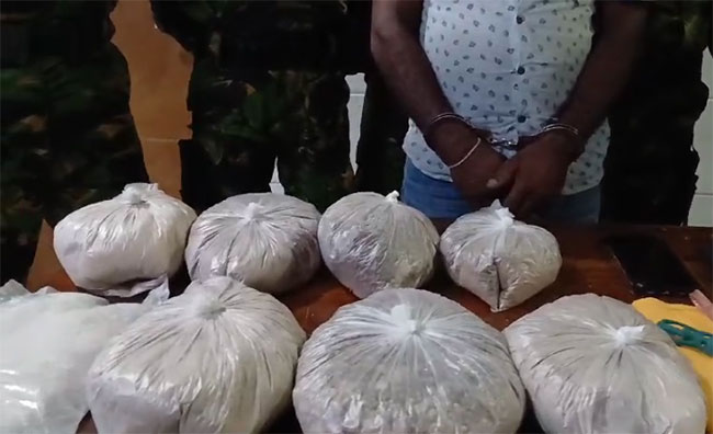 Accomplices of Army Chooty arrested with drugs worth over Rs. 285 mln 