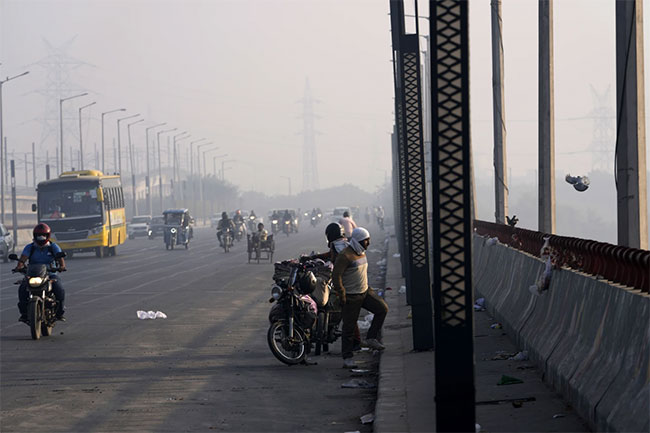 Use of smoke-emitting firecrackers renews air pollution debate in Indias capital ahead of Diwali