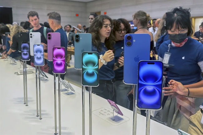 Apple sells $46 billion worth of iPhones over the summer as AI helps end slump