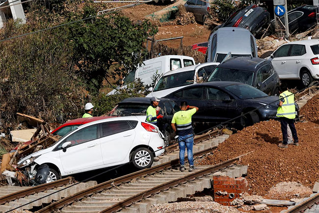 Spain mounts biggest peacetime disaster recovery operation as death toll reaches 211