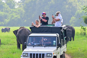 NZ team visit national park in SL