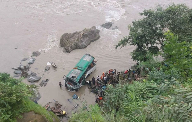 Bus carrying wedding guests falls into river in northern Pakistan, killing 18