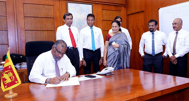 Mahinda Siriwardena re-assumes duties as Finance Secretary