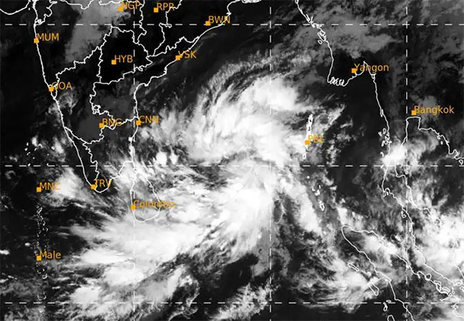 Red warning issued as low-pressure area to intensify and move towards Sri Lankas Northern coast