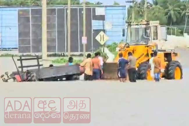 Ampara tractor incident:  Drivers assistant surrenders, drivers body recovered