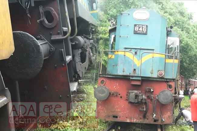 Rajarata Rejina train derails in Colombo