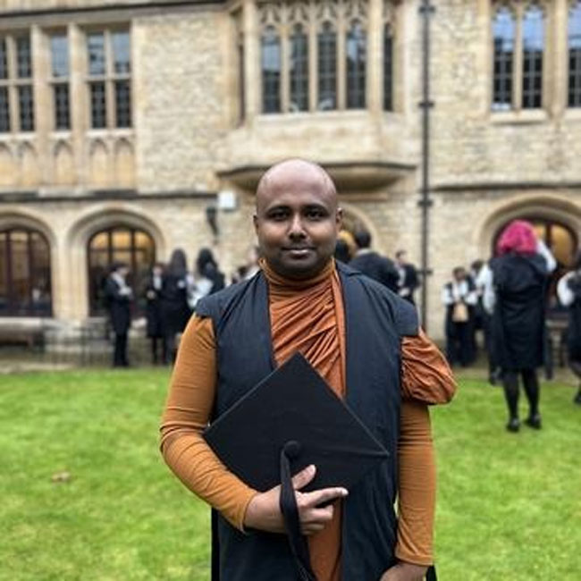 Sri Lankan Buddhist monk to study at Oxford after 105 years 