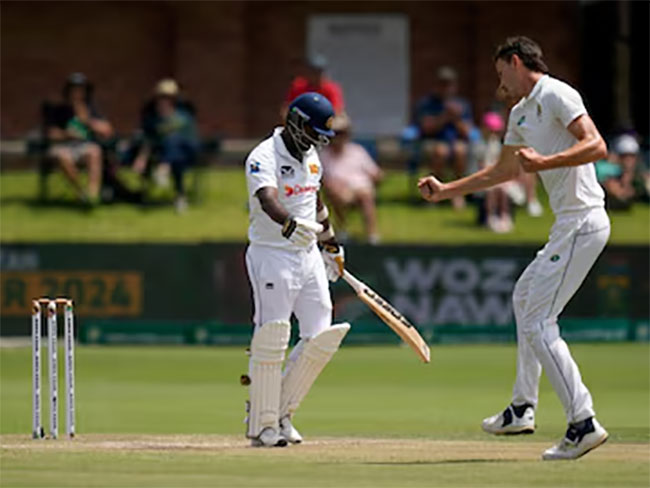 2nd Test: Sri Lanka bowled out for 328 in first innings