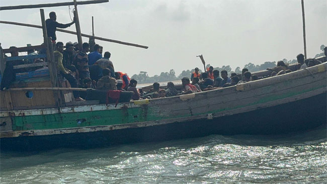 Boat carrying over 100 Myanmar refugees reaches Mullaitivu