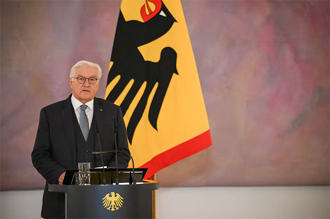 German president dissolves parliament for snap elections