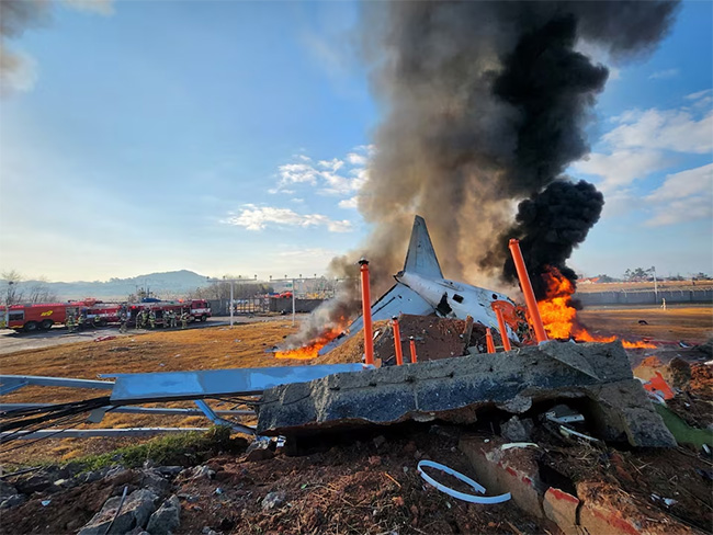 At least 28 dead in fiery aircraft crash in South Korea