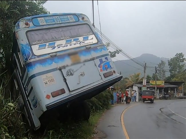 13 injured as bus veers off road in Passara