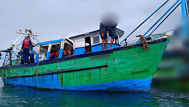 8 Indian fishermen arrested for poaching in Sri Lankan waters