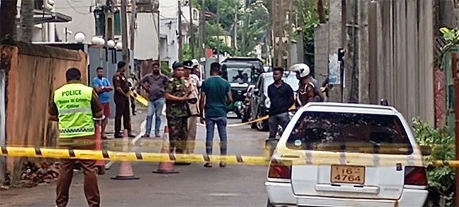 One dead in shooting at Mount Lavinia; Gunman arrested