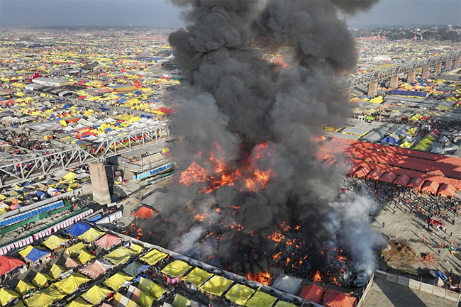 Fire burns through multiple tents at Hindu festival in India but causes no injuries