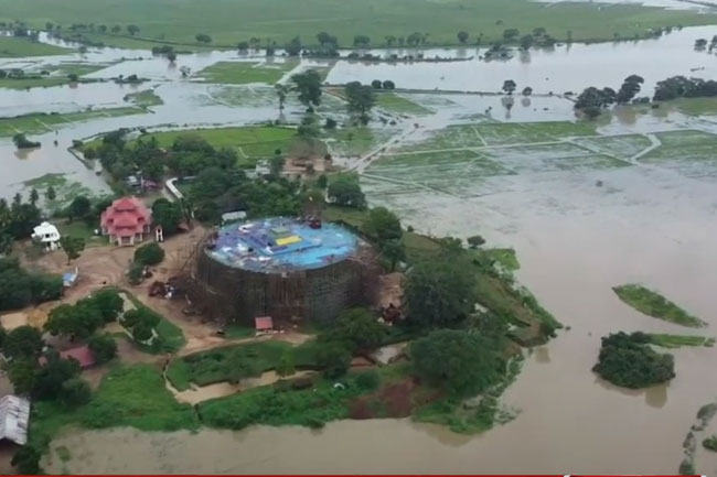 Gal Oya river bunds breach in Nena Kaadu