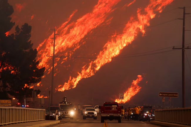 New wildfire near Los Angeles explodes to 8,000 acres, forces evacuations