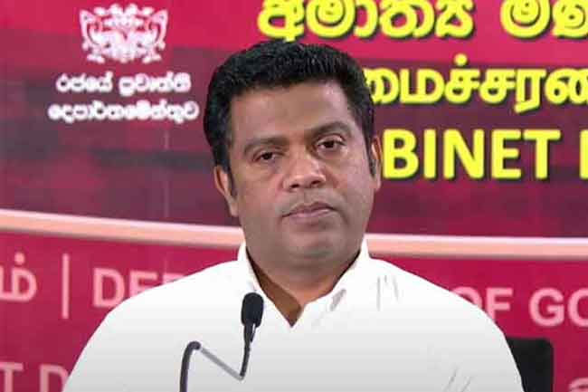 Minister clarifies controversy over award presented to Emil Ranjan