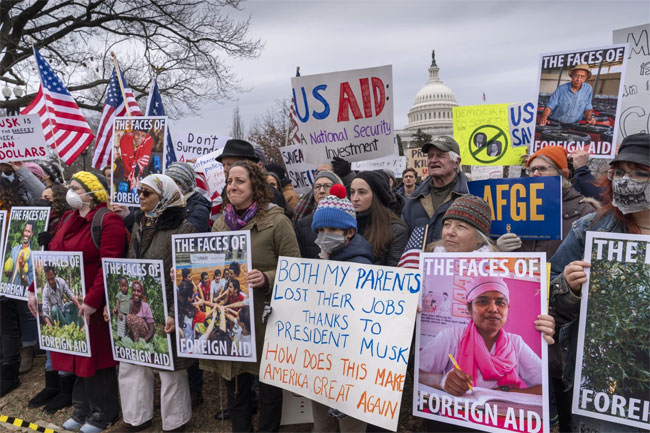 Judge temporarily blocks Trumps plan to put thousands of USAID staff on leave