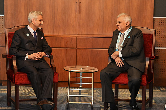 Indias FM Jaishankar meets former President Ranil in Muscat 