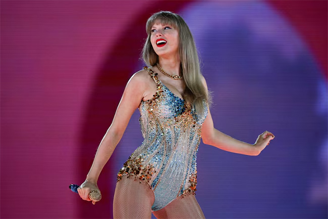 Taylor Swift wins recording artist of the year crown for fifth time