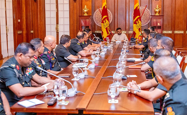 President meets senior Army officials, discusses security situation