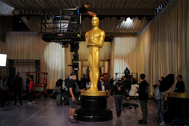 Oscars take the stage on Sunday with best picture up for grabs