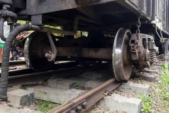 Derailment disrupts train services on several lines