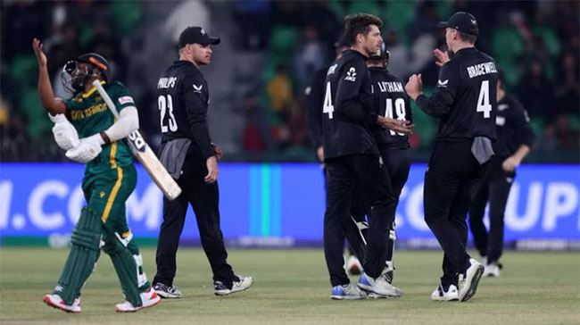 Champions Trophy: New Zealand beat South Africa to set up final clash with India