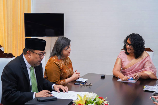 Sri Lanka–Indonesia discuss integrating EVs into Sri Lanka’s public transport system