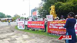 Tense situation during protest near Parliament Roundabout (English)
