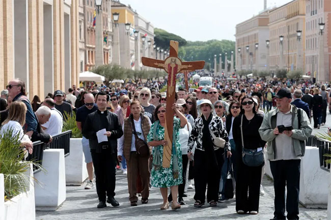 Catholics around the world mourn Pope Francis
