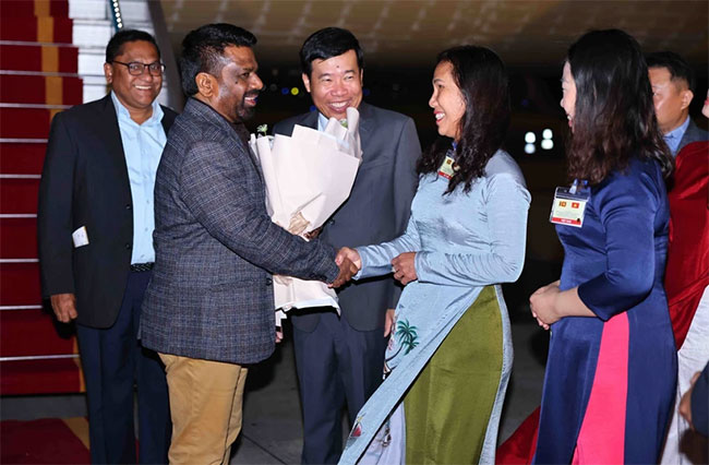 President of Sri Lanka begins state visit to Vietnam