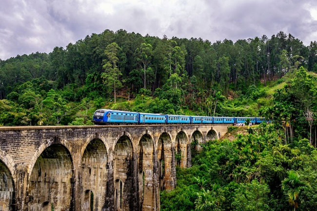 Water leak on Nine Arch Bridge in Ella?
