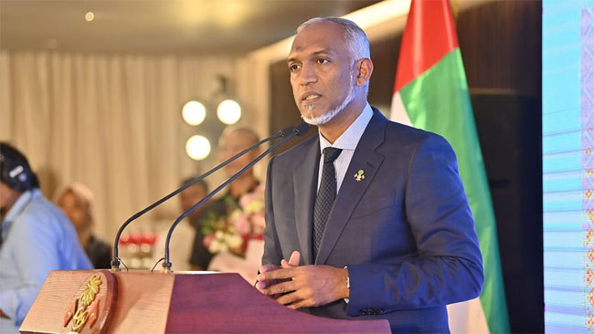 Maldives president holds record 15-hour press conference