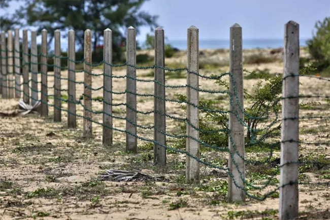 Army hands over 40 acres of land to civilian owners in Jaffna