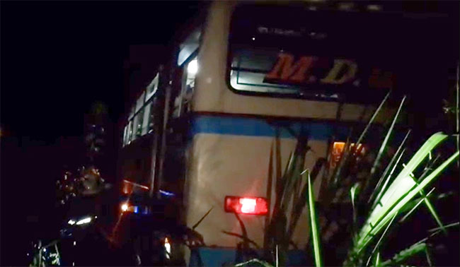 Over 20 injured as bus plunges off precipice in Welimada