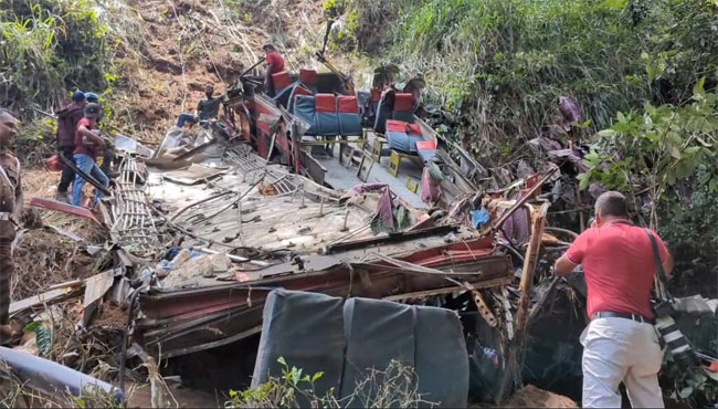 Police team investigating Gerandi Ella bus accident visits crash site
