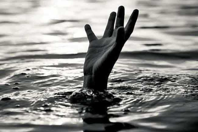 One dead, 3 missing while sea bathing off Wennappuwa 